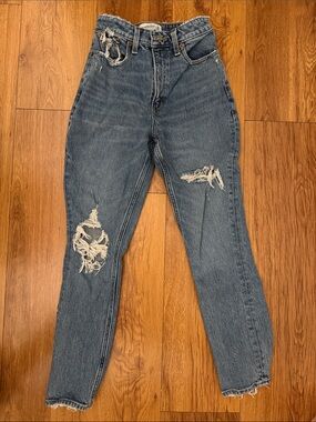 Abercrombie & Fitch medium wash curve love High-Rise mom jean